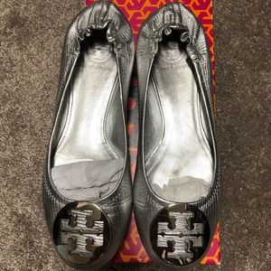 Tory Burch reva silver flats 8.5